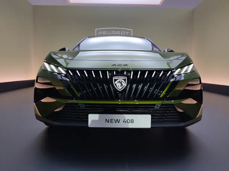 Peugeot 408 2026 - Foto live - 2