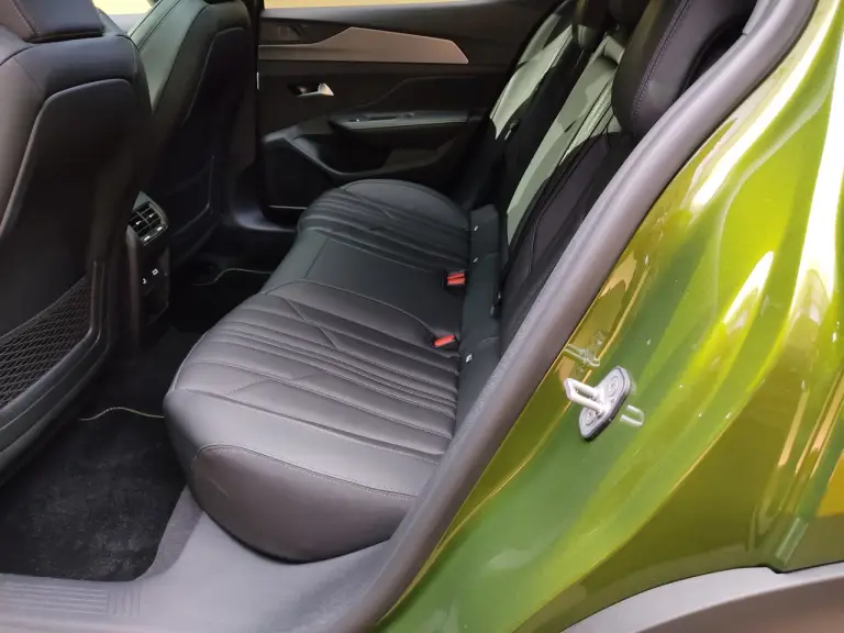 Peugeot 408 2026 - Foto live - 18