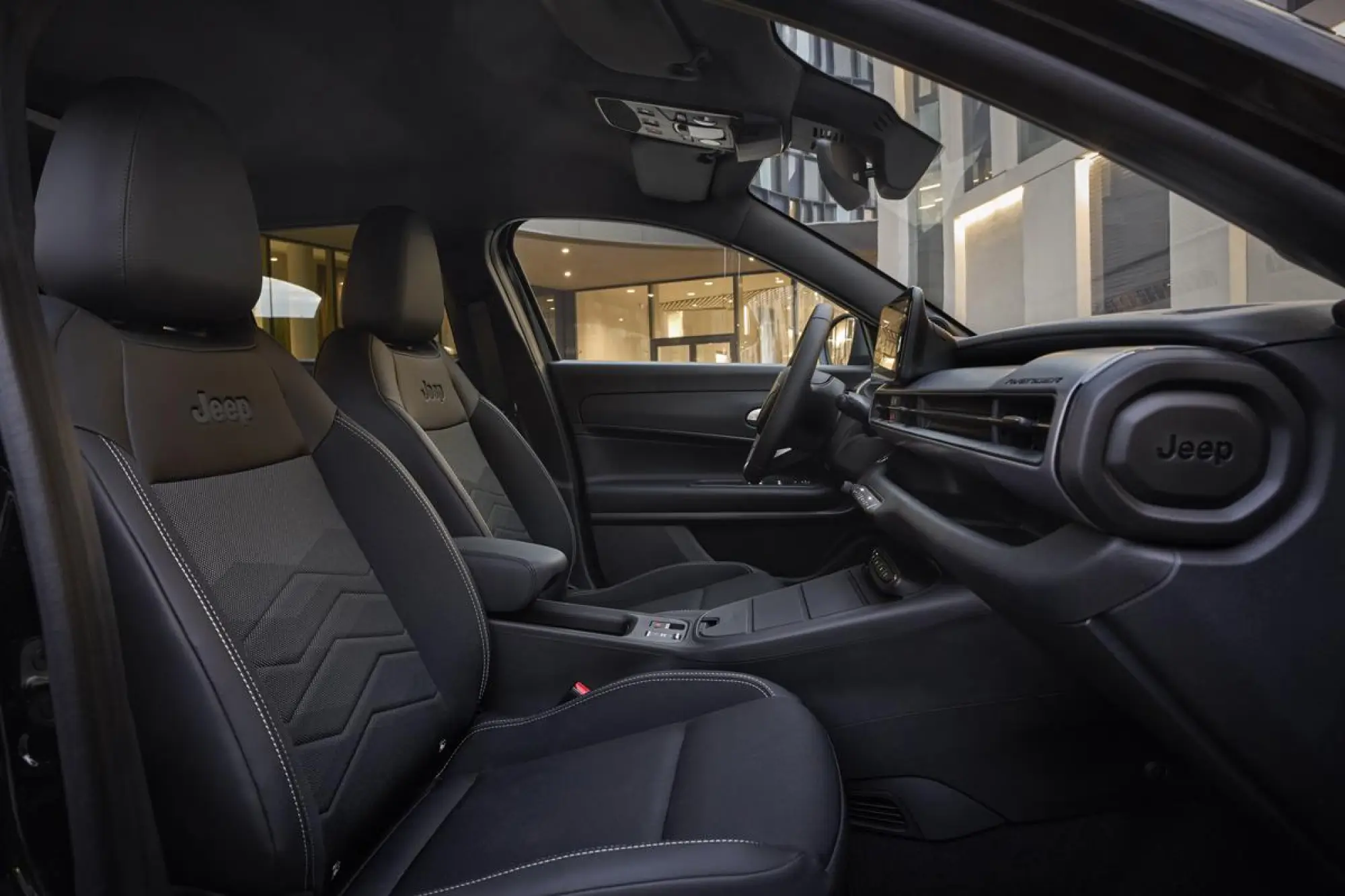 Jeep Avenger Black Edition - 15