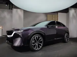 Mazda CX-6e 2026 - Foto live