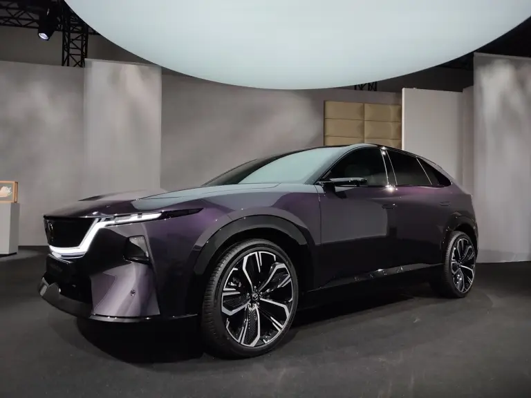 Mazda CX-6e 2026 - Foto live - 1