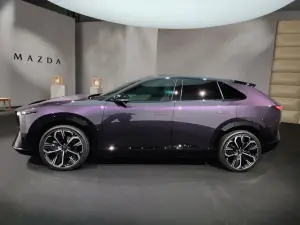 Mazda CX-6e 2026 - Foto live