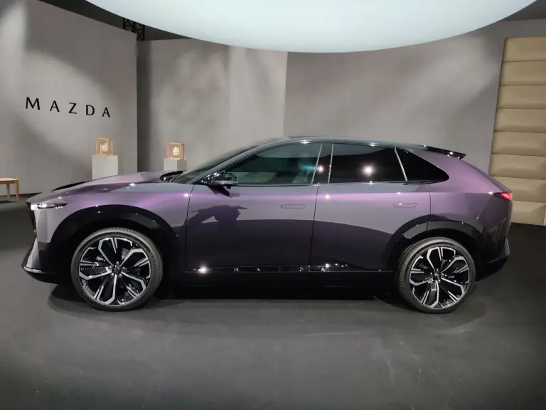 Mazda CX-6e 2026 - Foto live - 11
