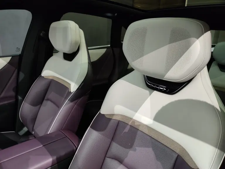 Mazda CX-6e 2026 - Foto live - 22