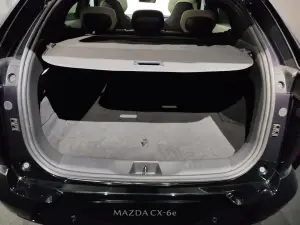 Mazda CX-6e 2026 - Foto live