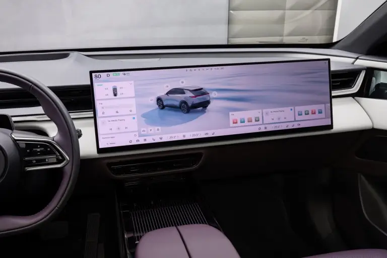 Mazda CX-6e 2026 - Foto live - 32