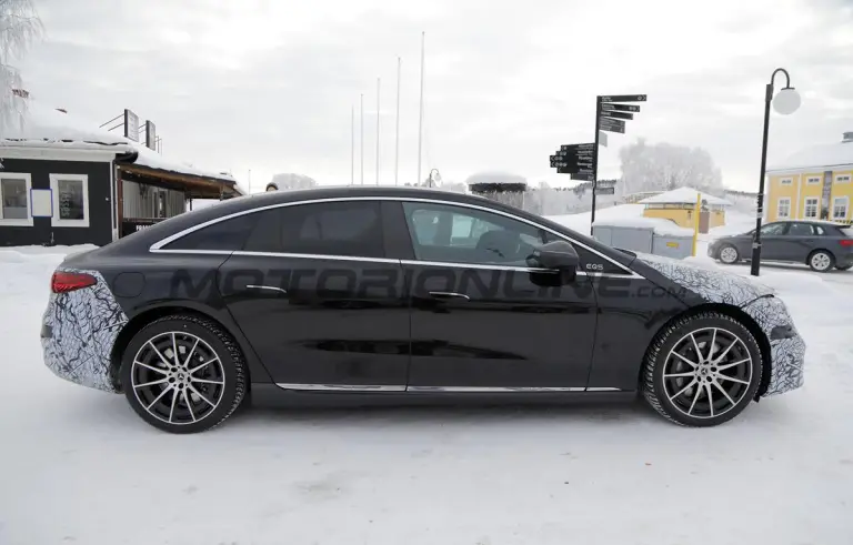 Mercedes EQS 2026 - Foto spia 12-01-2026 - 13