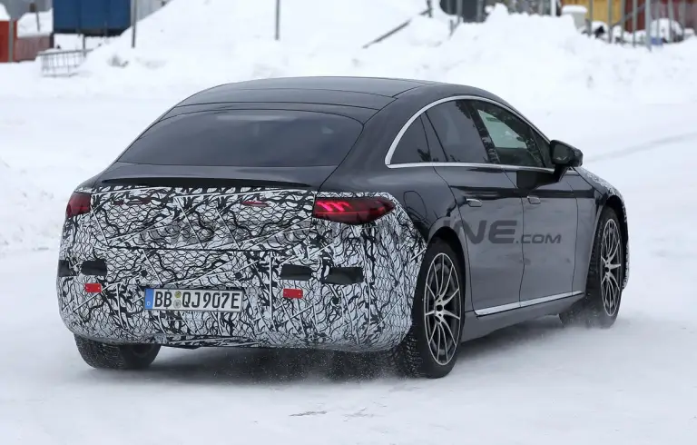 Mercedes EQS 2026 - Foto spia 12-01-2026 - 9