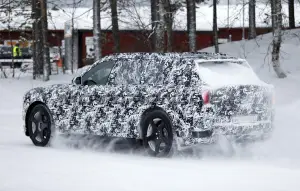 Rolls-Royce SUV elettrico - Foto spia 16-01-2026 - 11