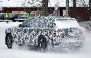 Rolls-Royce SUV elettrico - Foto spia 16-01-2026 - 13