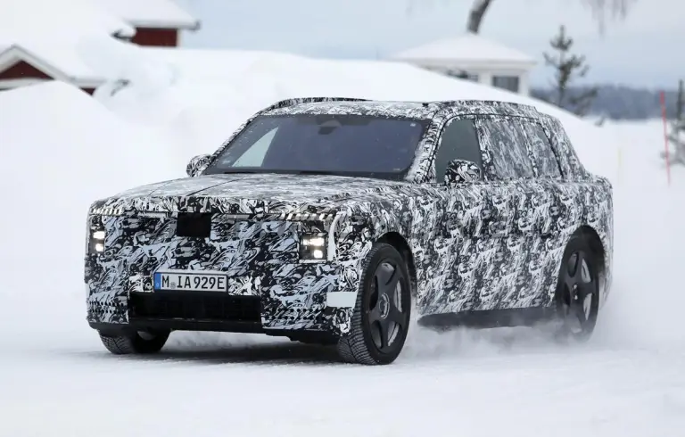 Rolls-Royce SUV elettrico - Foto spia 16-01-2026 - 1