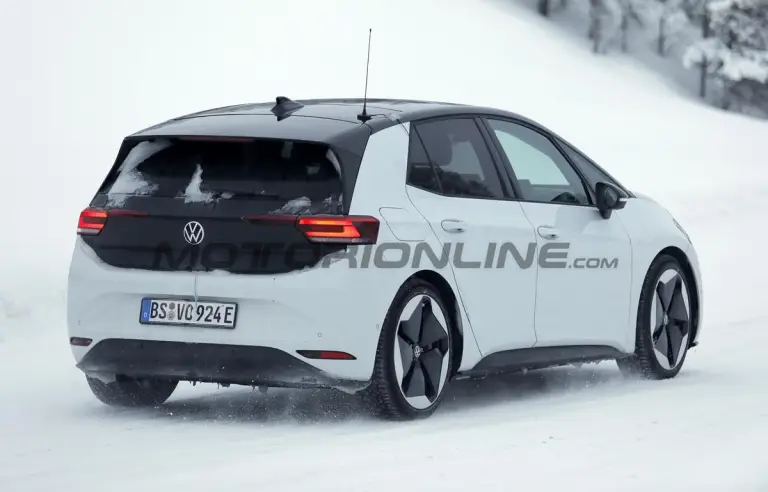 Volkswagen ID 3 2026 - Foto spia 19-01-2026 - 10