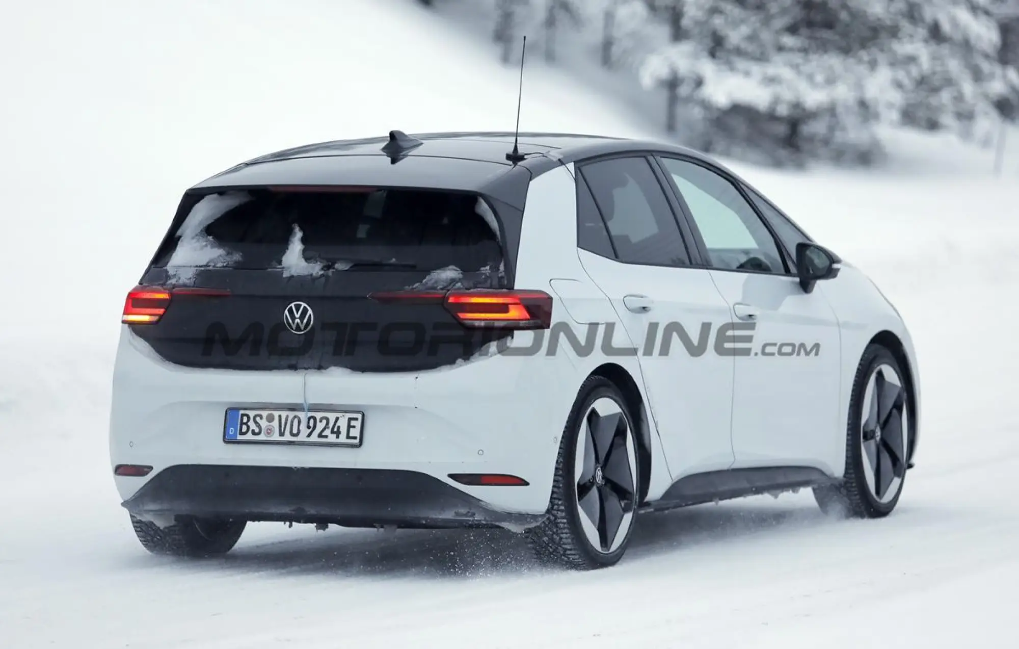 Volkswagen ID 3 2026 - Foto spia 19-01-2026 - 11