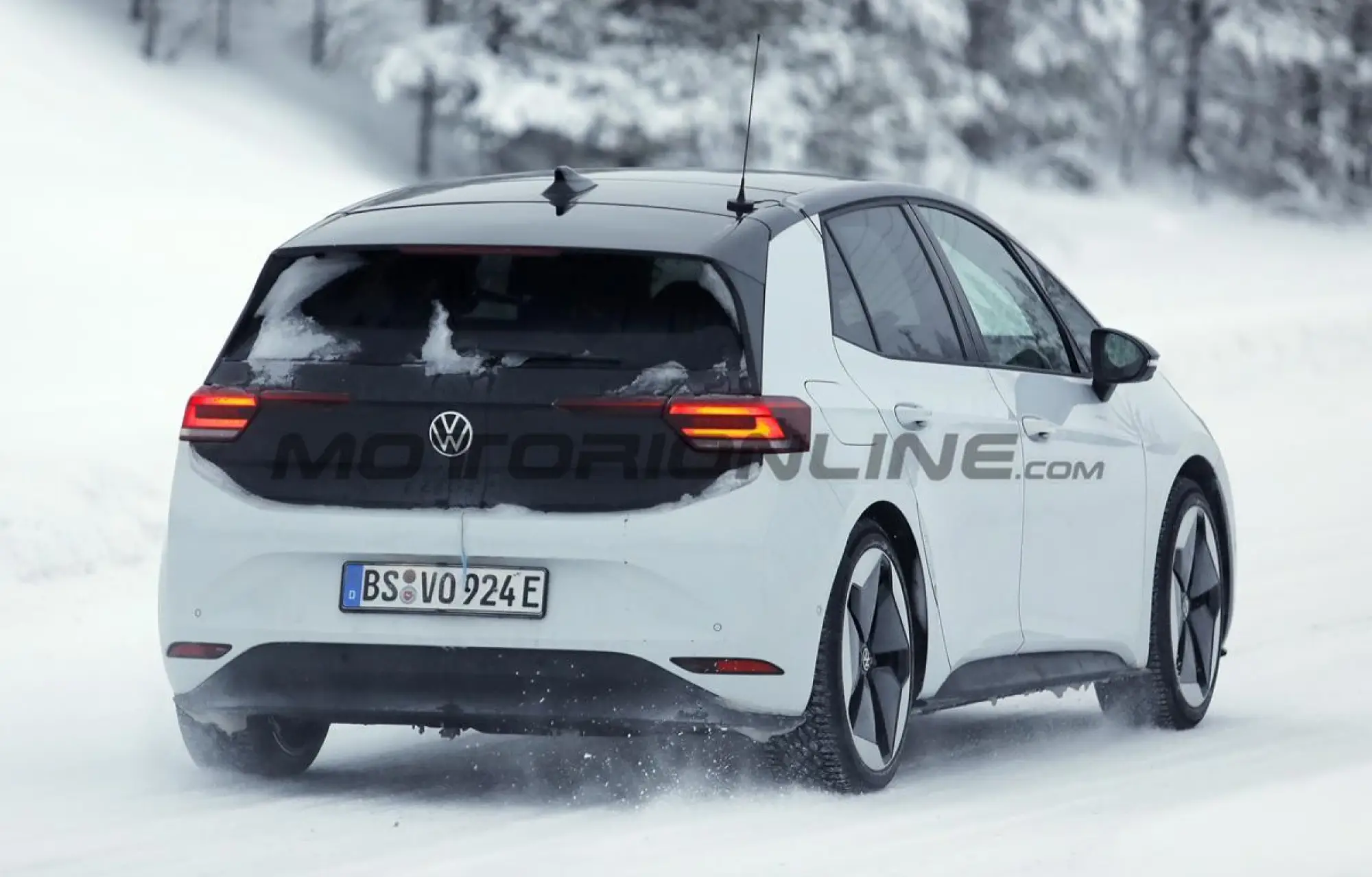 Volkswagen ID 3 2026 - Foto spia 19-01-2026 - 12