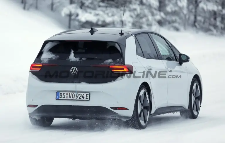 Volkswagen ID 3 2026 - Foto spia 19-01-2026 - 12
