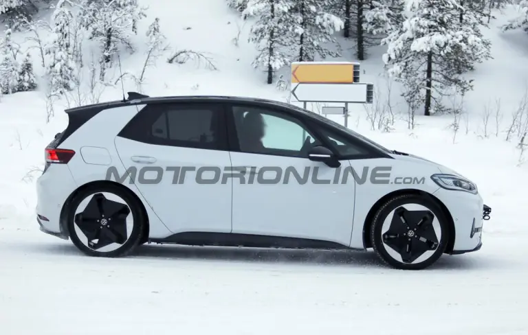 Volkswagen ID 3 2026 - Foto spia 19-01-2026 - 4