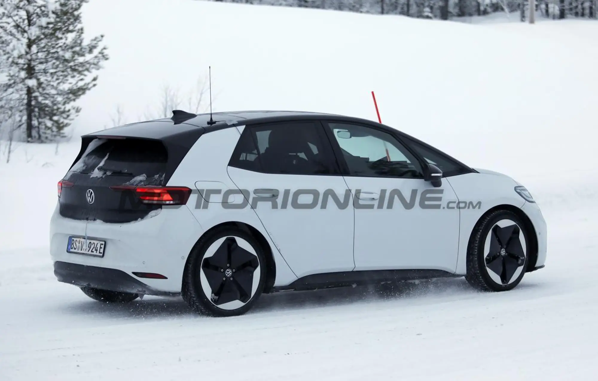 Volkswagen ID 3 2026 - Foto spia 19-01-2026 - 13