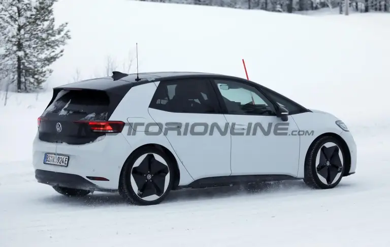 Volkswagen ID 3 2026 - Foto spia 19-01-2026 - 13