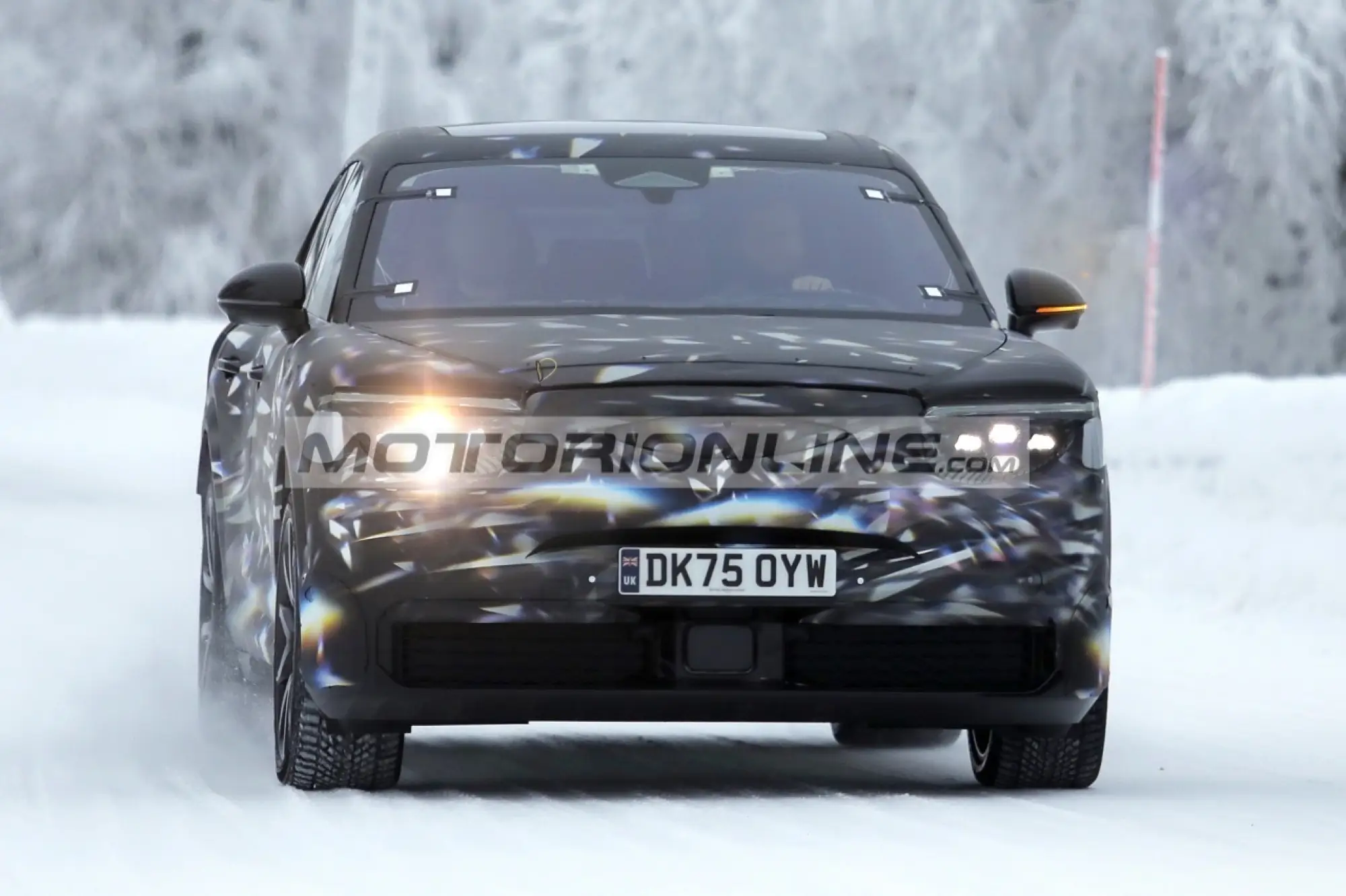 Bentley SUV urbano - Foto spia 21-1-2026 - 1