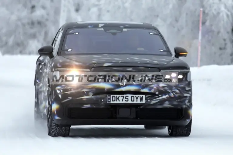 Bentley SUV urbano - Foto spia 21-1-2026 - 1