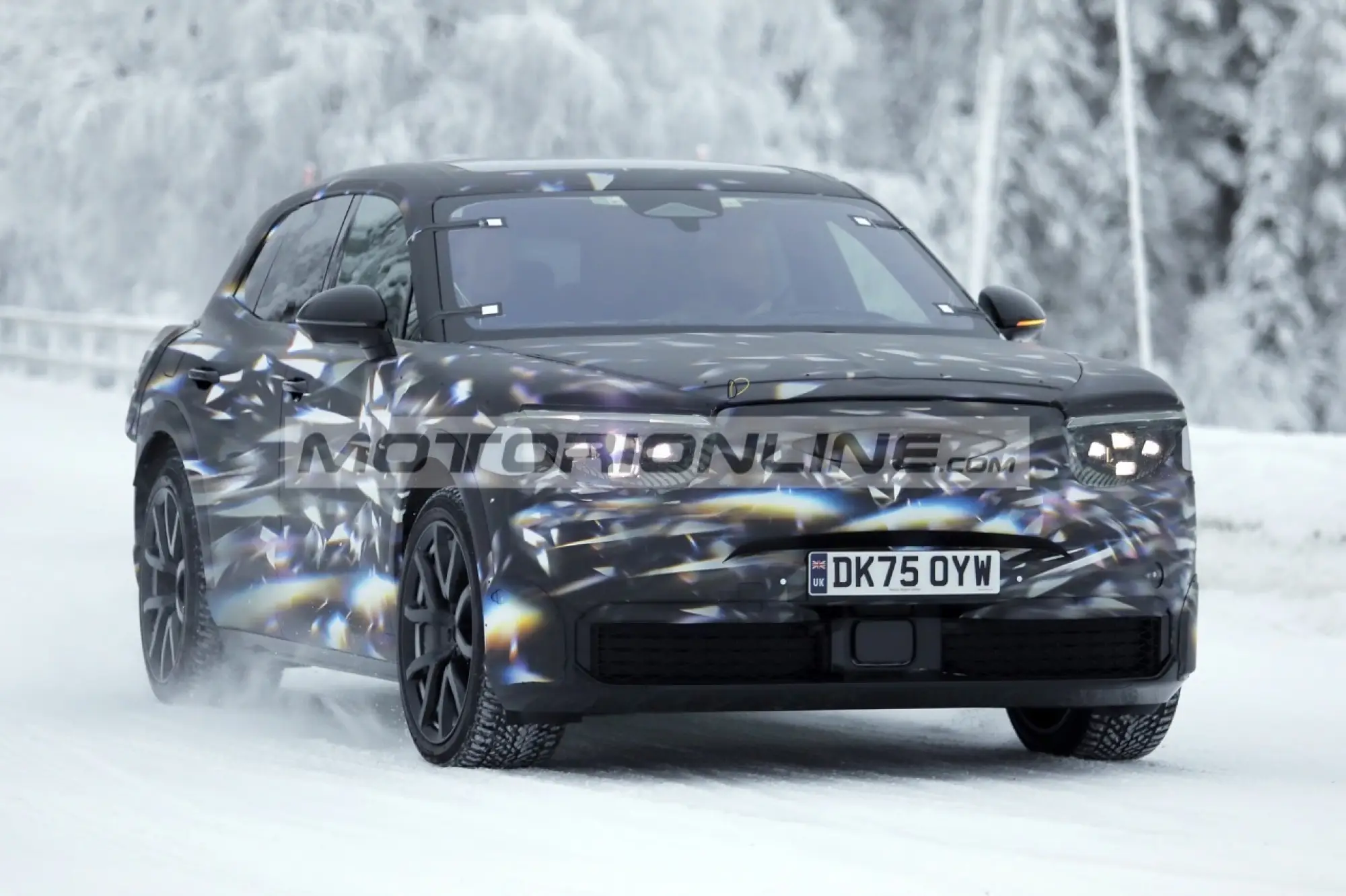 Bentley SUV urbano - Foto spia 21-1-2026 - 2