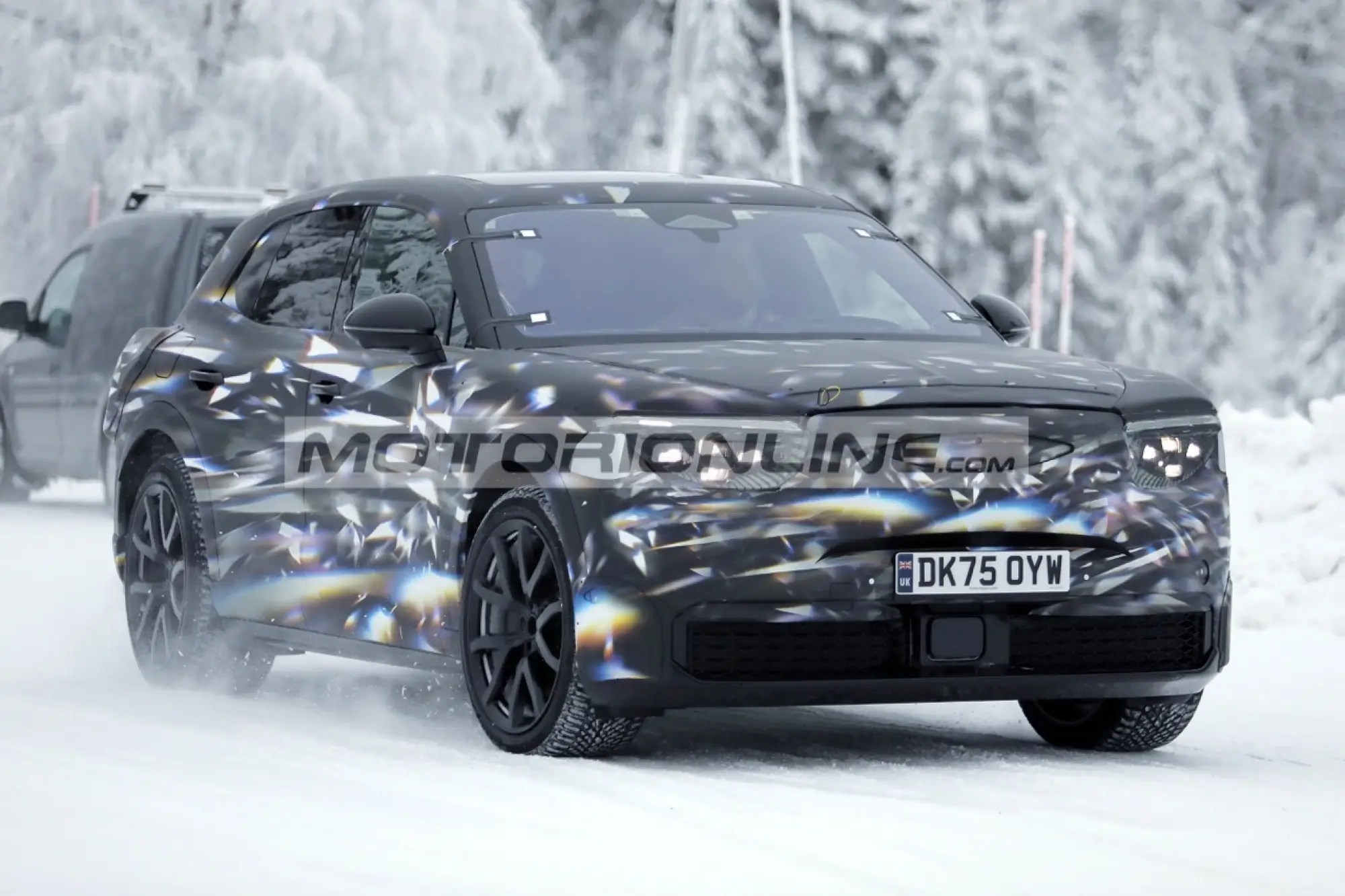 Bentley SUV urbano - Foto spia 21-1-2026 - 4