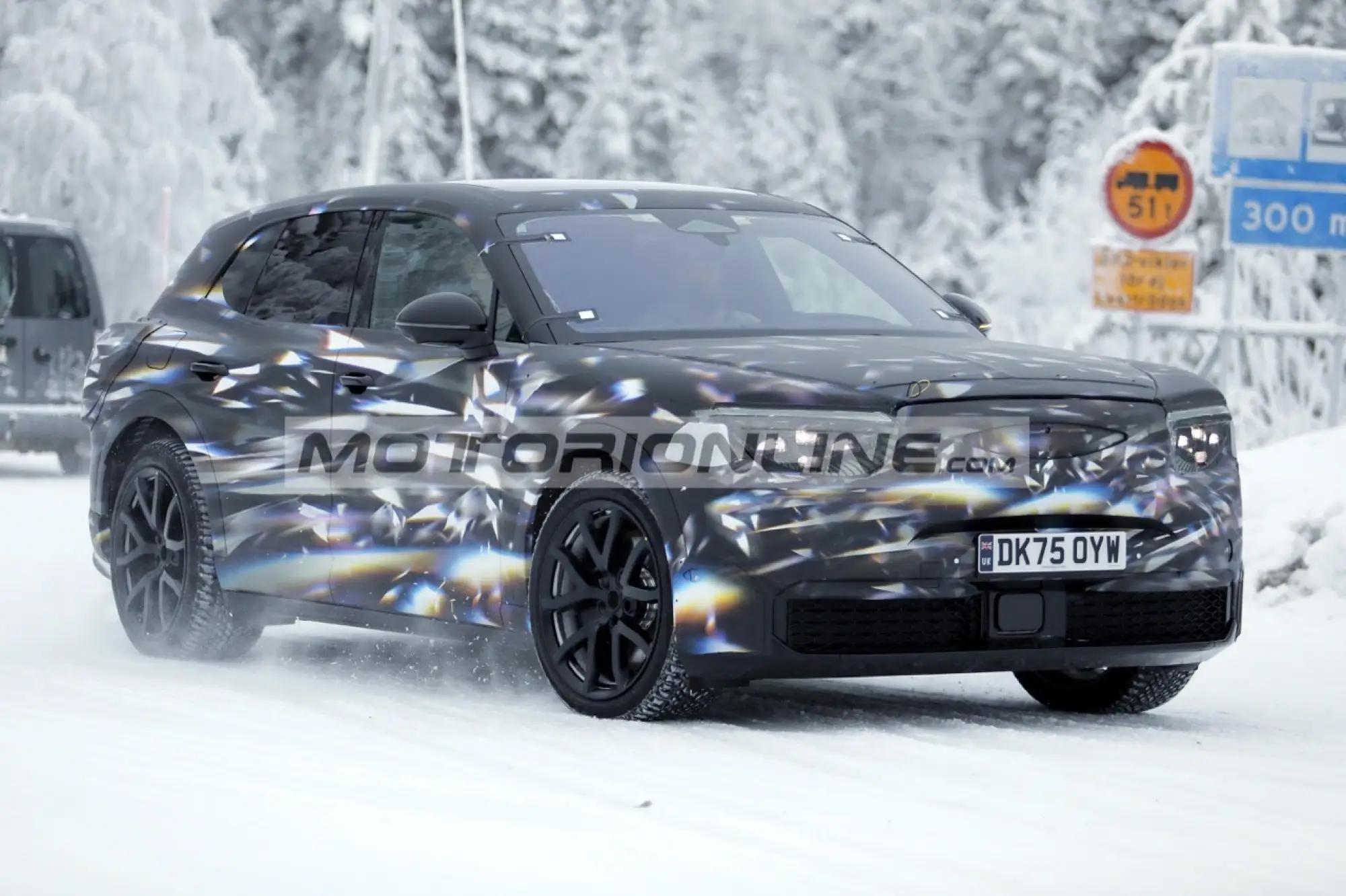 Bentley SUV urbano - Foto spia 21-1-2026 - 6