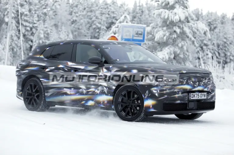 Bentley SUV urbano - Foto spia 21-1-2026 - 5