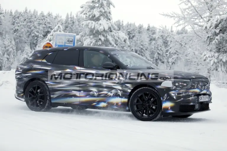 Bentley SUV urbano - Foto spia 21-1-2026 - 7