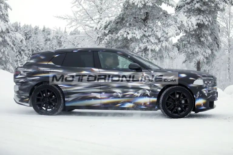 Bentley SUV urbano - Foto spia 21-1-2026 - 8