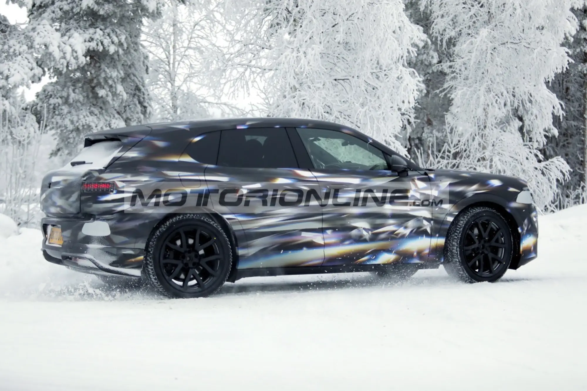 Bentley SUV urbano - Foto spia 21-1-2026 - 9