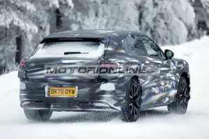 Bentley SUV urbano - Foto spia 21-1-2026