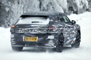 Bentley SUV urbano - Foto spia 21-1-2026