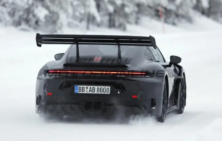 Porsche 911 GT3 RS - Foto spia 22-01-2026 - 10
