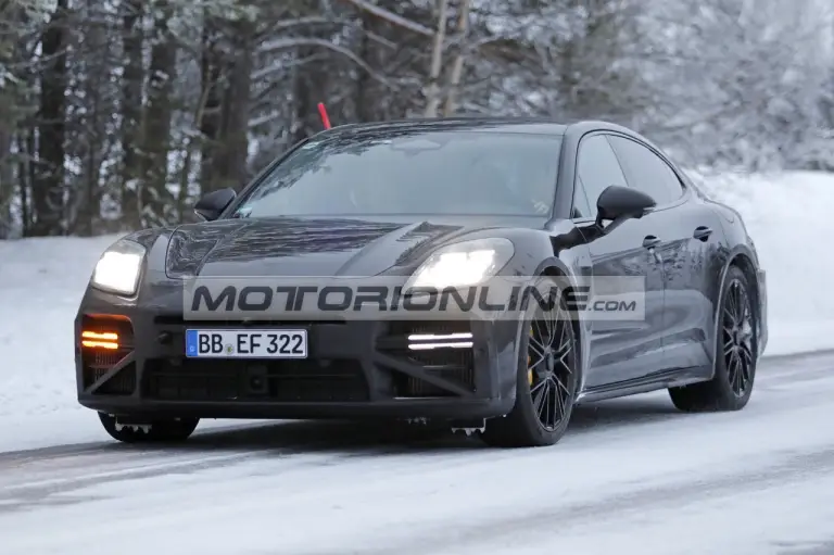 Porsche Panamera restyling - Foto spia 23-1-2026 - 1