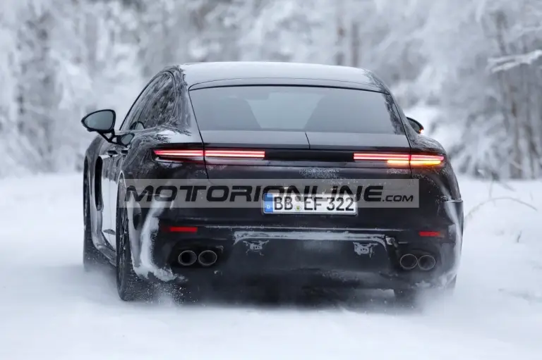 Porsche Panamera restyling - Foto spia 23-1-2026 - 11