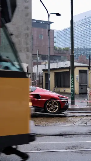 Alfa Romeo 33 Stradale in strada a Milano