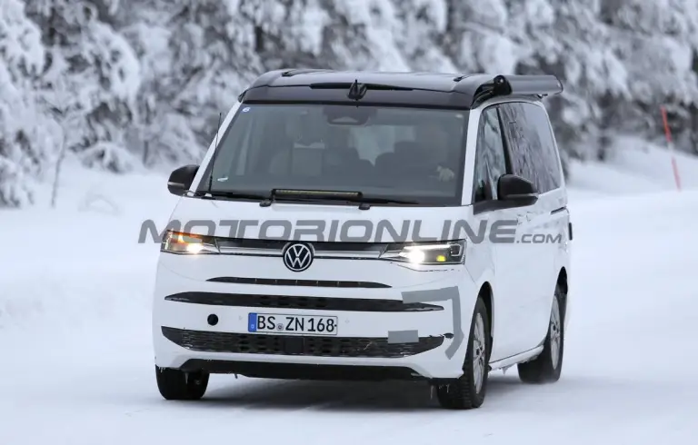 Volkswagen T7 Multivan 2027 - Foto spia 29-01-2026 - 3
