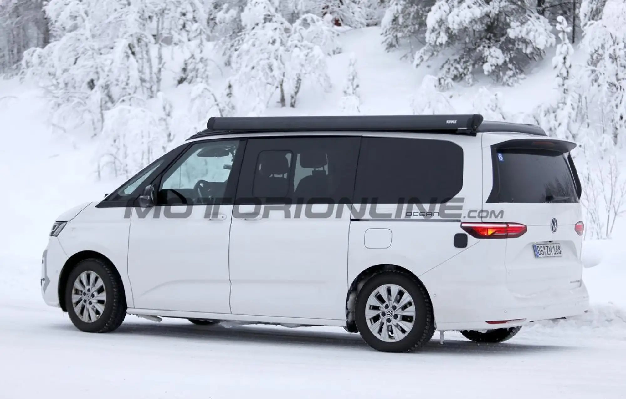 Volkswagen T7 Multivan 2027 - Foto spia 29-01-2026 - 10