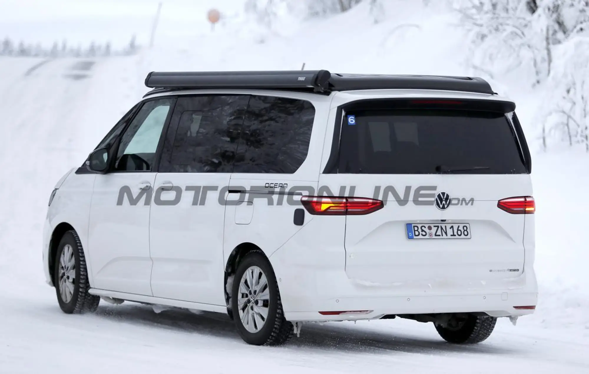 Volkswagen T7 Multivan 2027 - Foto spia 29-01-2026 - 13