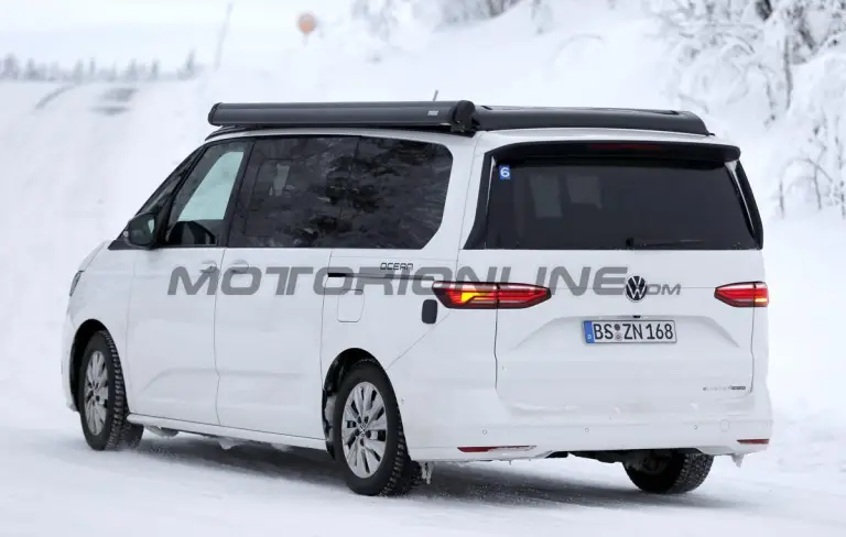 Volkswagen T7 Multivan 2027 - Foto spia 29-01-2026 - 13