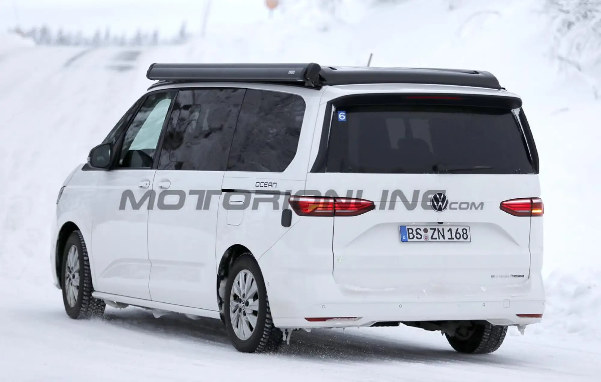 Volkswagen T7 Multivan 2027 - Foto spia 29-01-2026 - 12