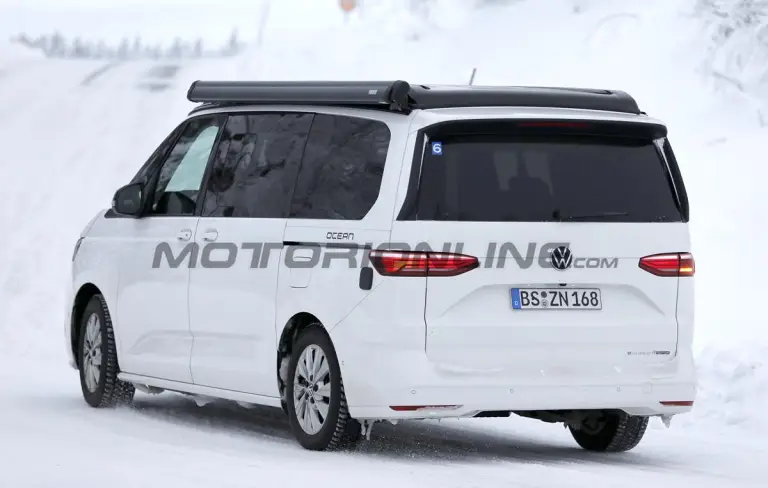 Volkswagen T7 Multivan 2027 - Foto spia 29-01-2026 - 12
