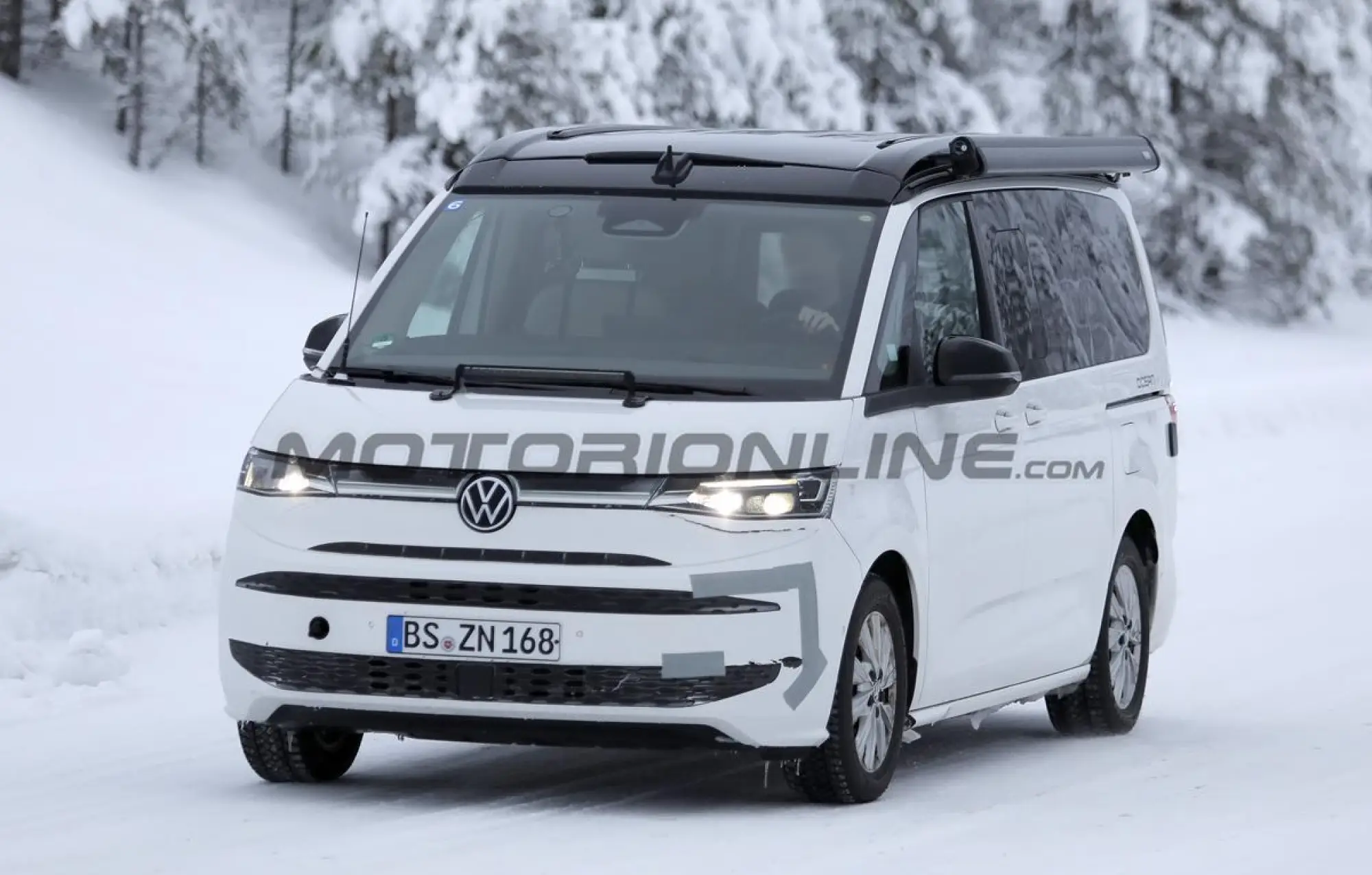 Volkswagen T7 Multivan 2027 - Foto spia 29-01-2026 - 2