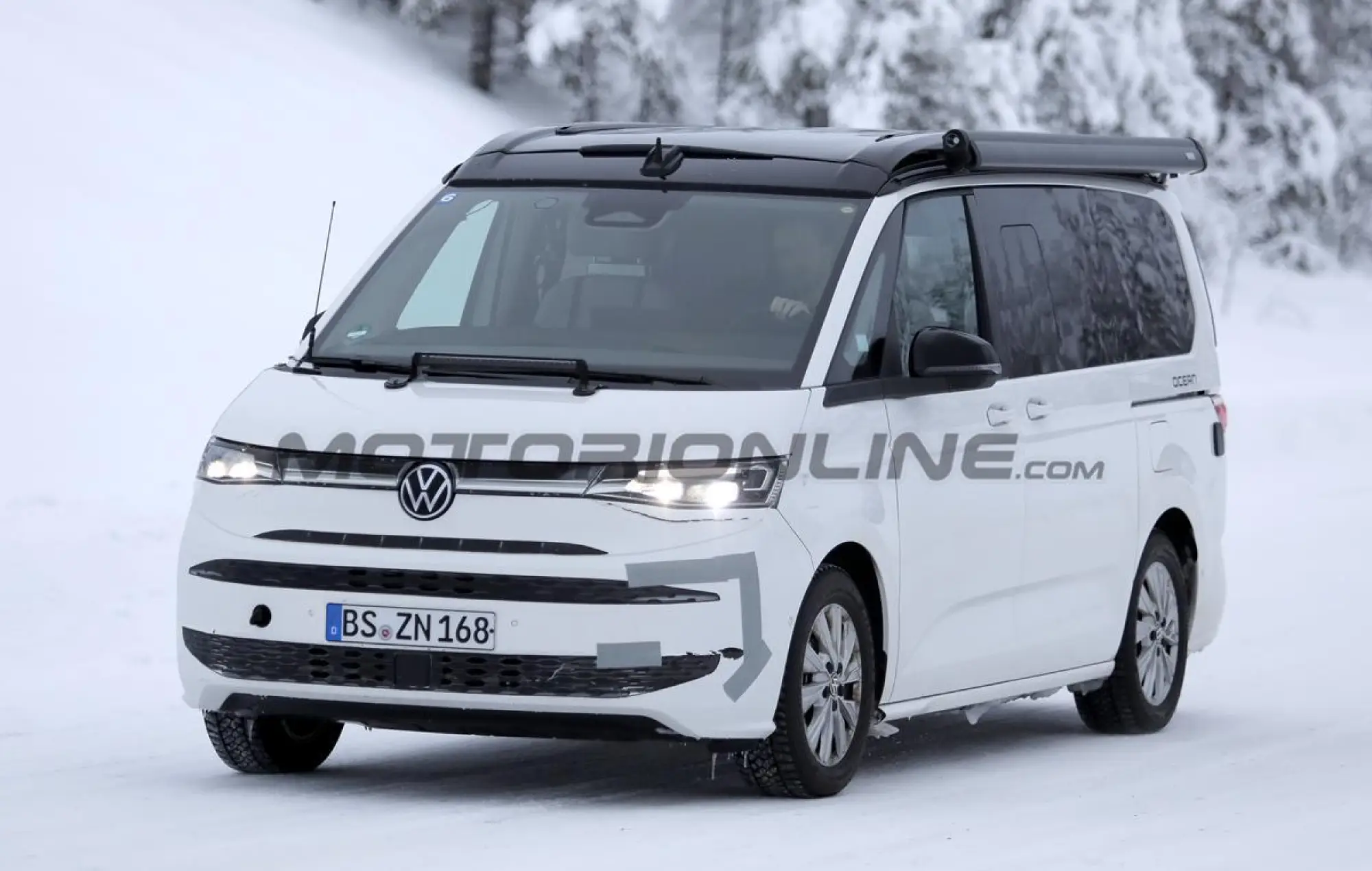 Volkswagen T7 Multivan 2027 - Foto spia 29-01-2026 - 11