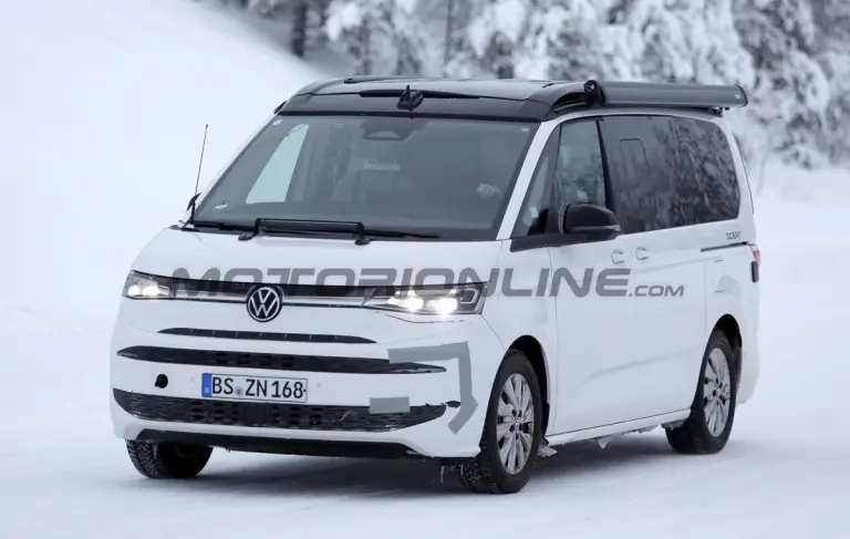 Volkswagen T7 Multivan 2027 - Foto spia 29-01-2026 - 11