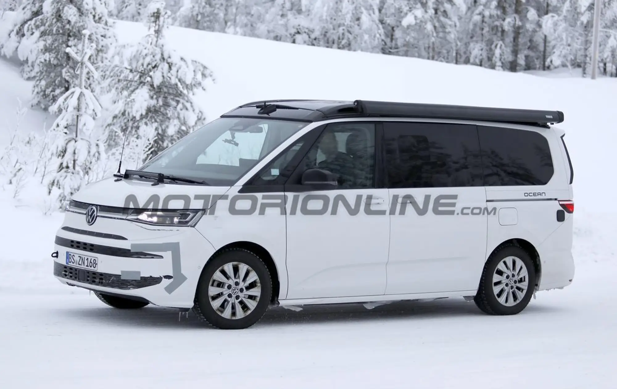 Volkswagen T7 Multivan 2027 - Foto spia 29-01-2026 - 7