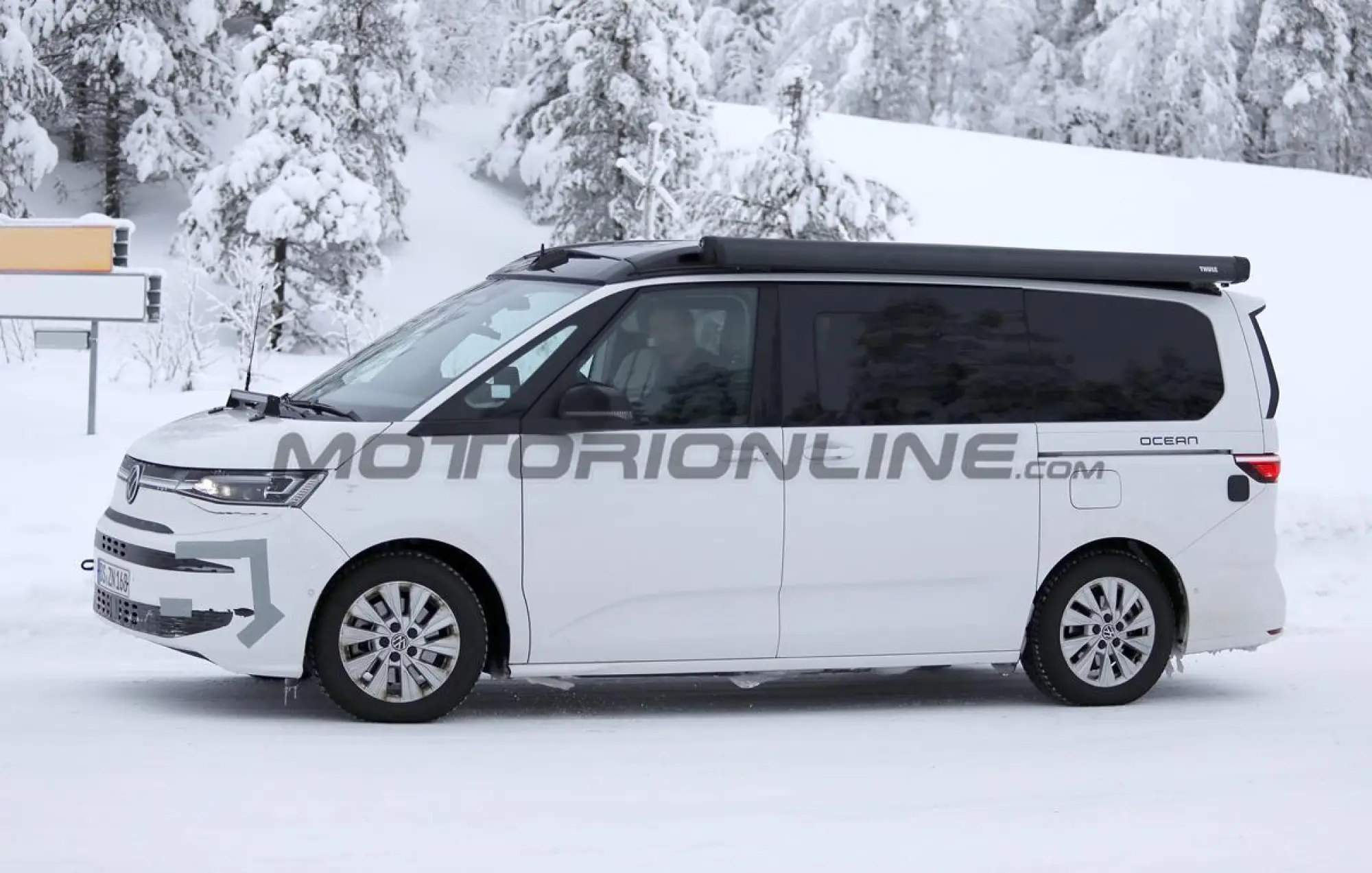 Volkswagen T7 Multivan 2027 - Foto spia 29-01-2026 - 5