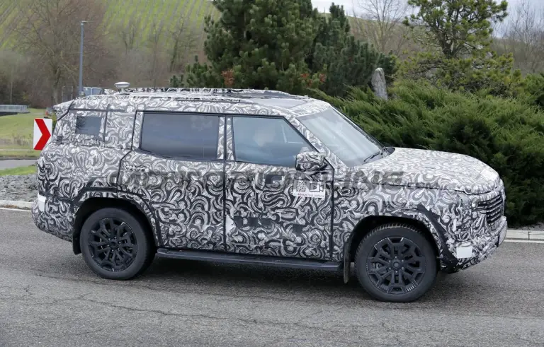 Mitsubishi Pajero 2026 - Foto spia 03-02-2026 - 11