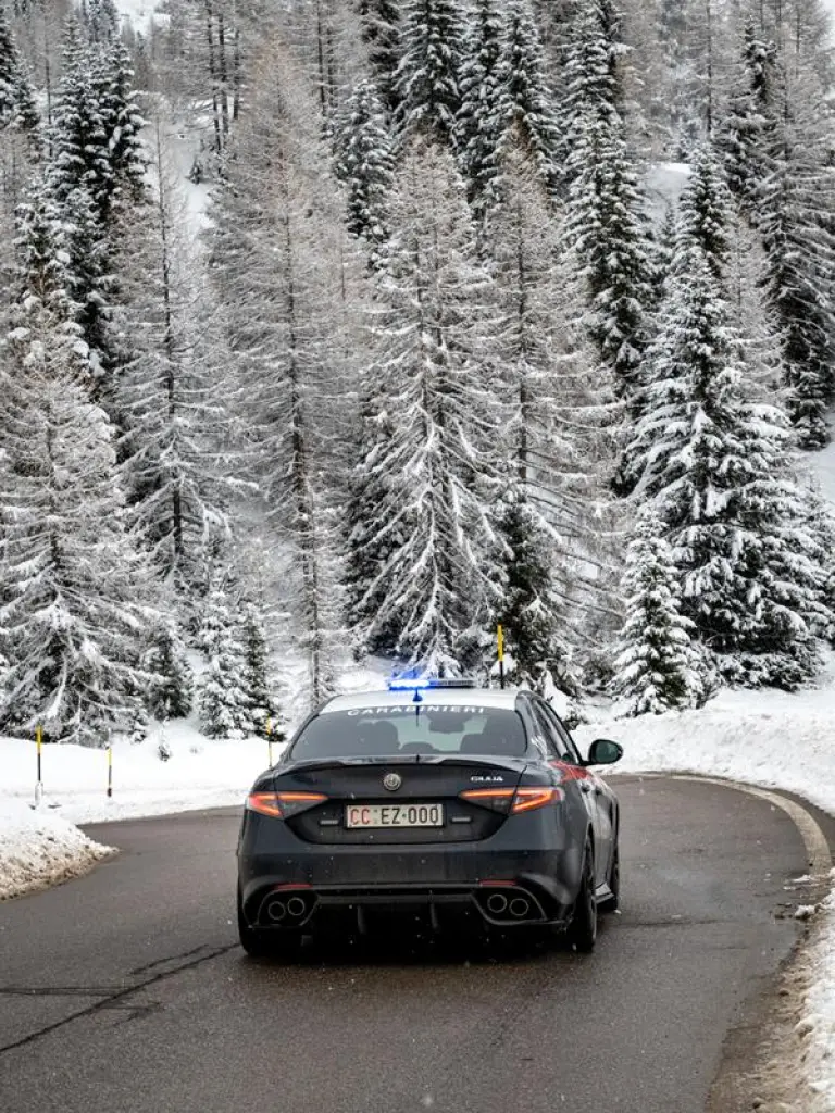 Alfa Romeo Giulia Quadrifoglio Carabinieri 2026 - 5